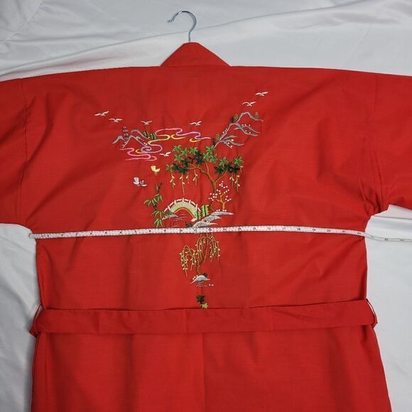 VINTAGE 70s robe red hand embroidered Chinese garden tie kimono M - Picture 10 of 10
